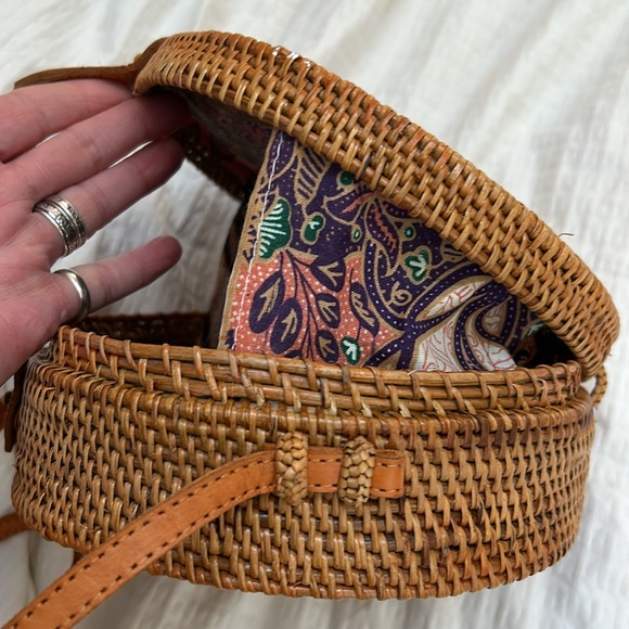 Rattan Canteen Bag Crossbody Purse Dark Natural Tan w Paisley Cloth Snap Closure - Picture 6 of 8
